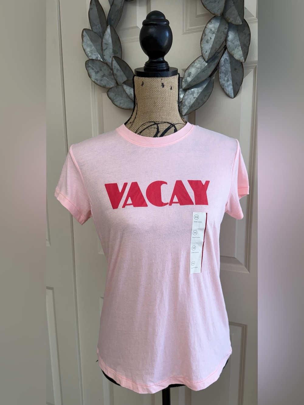 143: Universal Thread Pink Graphic VACAY Tee - XS